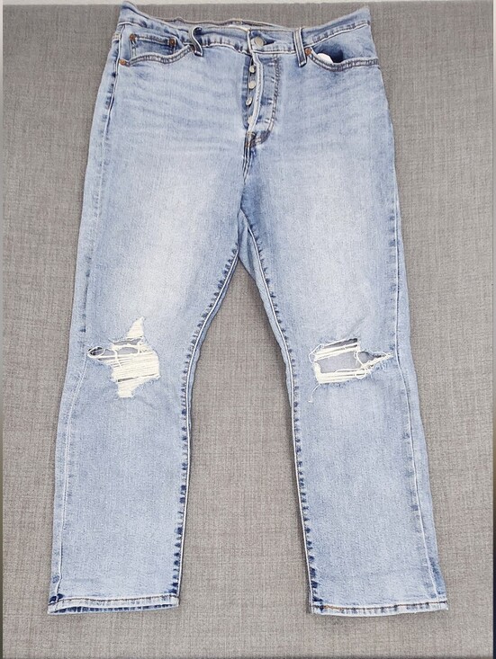 Levi's Denim - Levis Wedgie Strap Light Wash Distressed Style Denim Jeans.  32 × 28